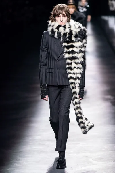Look 49
